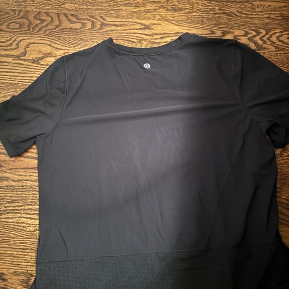 Lulu like new shirt - Picture 2 of 2